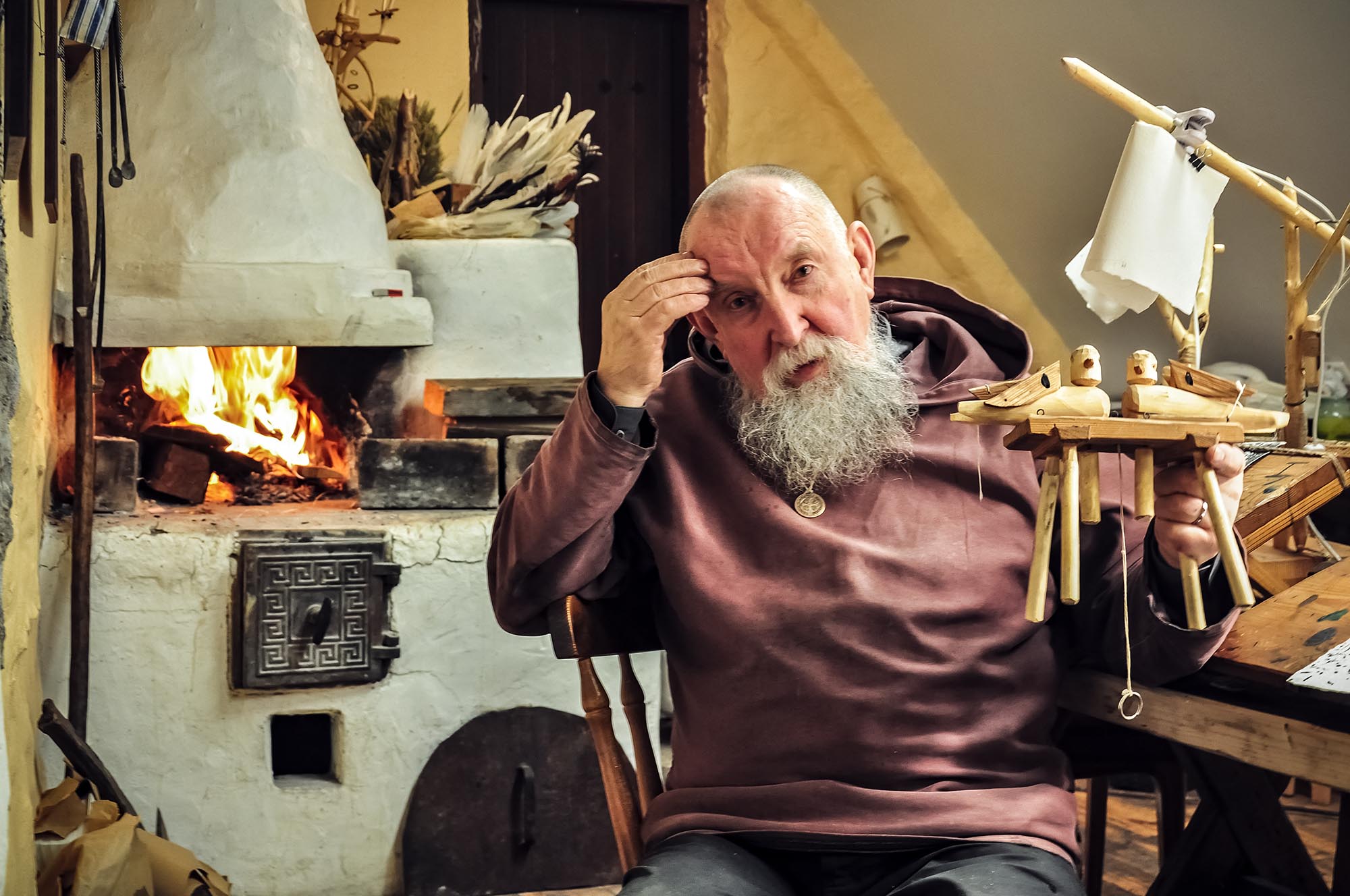 Старий із крильцями Старий із крильцями