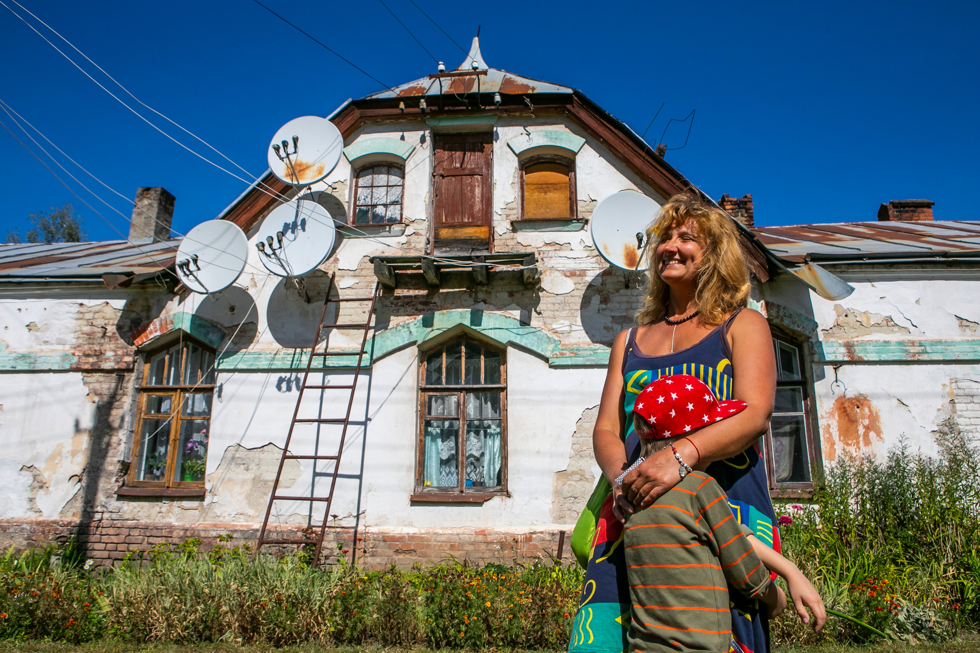 Люди на руїнах Люди на руїнах