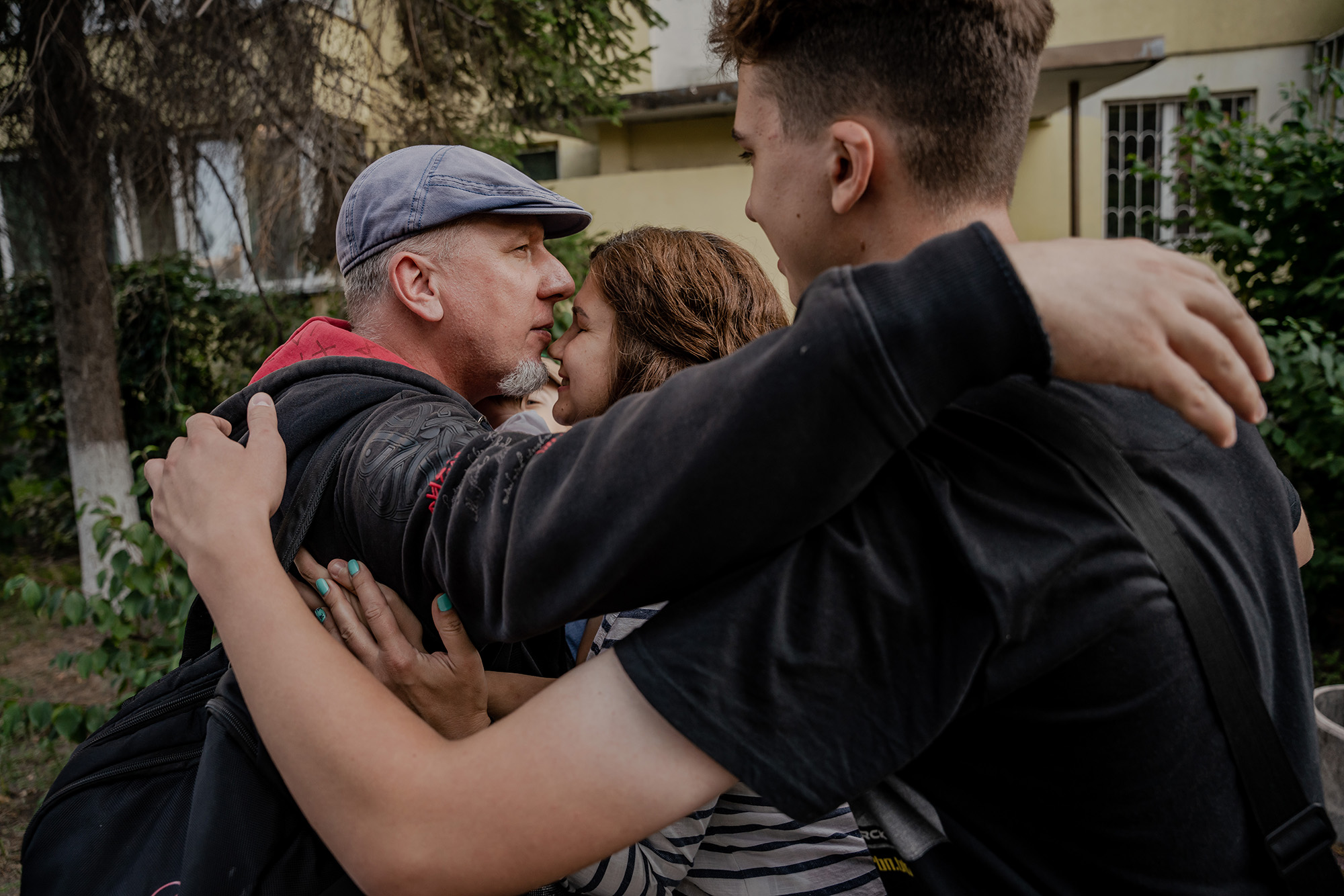 Гідні власної землі Гідні власної землі